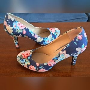 Blue Denim Floral Kelly & Katie Isabel Heels 9.5